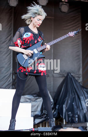 Austin, Texas, États-Unis. 3e oct, 2014. Musicien ANNIE CLARK (aka ST. VINCENT) il se produit à l'Austin City Limits music festival à Austin, Texas Crédit : Daniel DeSlover/ZUMA/Alamy Fil Live News Banque D'Images