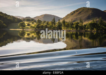 Rive du lac Ullswater, Lake District. Banque D'Images