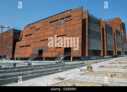 Centre de la solidarité européenne à côté de la célèbre gate no. 2 au chantier naval de Gdansk (ancien chantier naval Lénine de Gdansk, Pologne) Banque D'Images