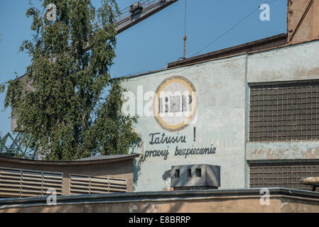 Chantier naval de Gdansk (ancien chantier naval Lénine) à Gdansk, Pologne ('Daddy, travail sûr' inscription sur l'immeuble) Banque D'Images