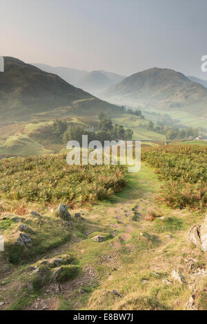 Vue depuis l'automne Hallin ont chuté au cours de l'église St Pierre, Martindale, Beda tête et la NAB, Lake District Banque D'Images