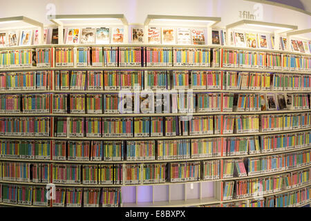 Les DVD, Centrale Bibliotheek, Bibliothèque publique centrale, Amsterdam, Hollande, Pays-Bas Banque D'Images