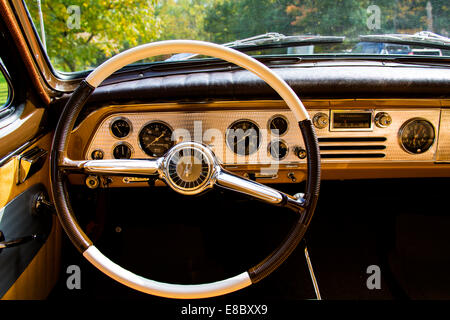 1961 Studebaker Hawk et tableau de bord volant sterring Banque D'Images