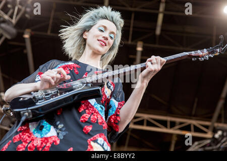 Austin, Texas, États-Unis. 3e oct, 2014. Musicien ANNIE CLARK aka ST. VINCENT effectue vivent à l'Austin City Limits music festival. © Daniel DeSlover/ZUMA/Alamy Fil Live News Banque D'Images