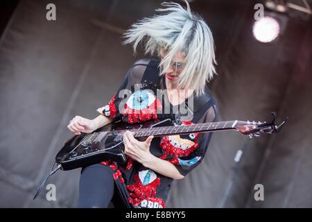 Austin, Texas, États-Unis. 3e oct, 2014. Musicien ANNIE CLARK aka 'St Vincent' effectue en direct à l'Austin City Limits music festival. © Daniel DeSlover/ZUMA/Alamy Fil Live News Banque D'Images