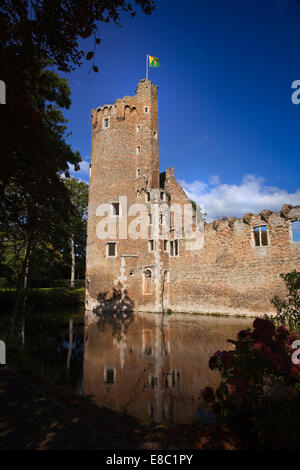 Caister ruine du château, construit en brique plus tôt du Royaume-Uni, par exemple avec des élèves1 Liste de construction Banque D'Images