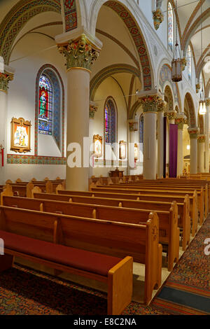 L'intérieur, Cathédrale de Saint François d'Assise (1886) (Cathédrale de Santa Fe), Santa Fe, Nouveau Mexique USA Banque D'Images