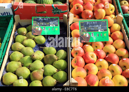 Échoppe de marché en Place du Maréchal Foch, Calais, Pas de Calais, France Banque D'Images