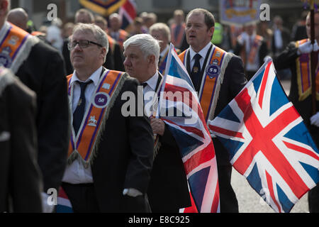 Les membres de l'ordre d'Orange protestant sur les sentiers de l'Edimbourg pour montrer leur soutien à un vote négatif dans le prochain référendum. Banque D'Images