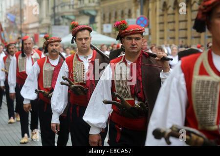 Parada 70 participants, trente chevaux et quarante membres de la fanfare ont annoncé la prochaine, 300e Sinjska Alka Banque D'Images