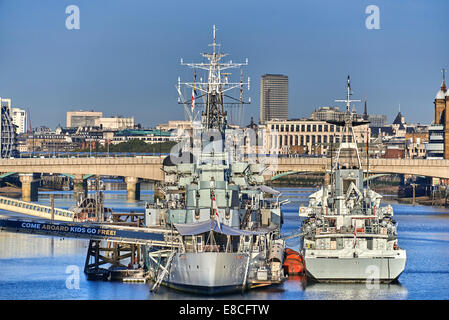 Le HMS Belfast est un bateau musée, à l'origine un croiseur léger de la Royal Navy, amarré en permanence à Londres sur la Tamise Banque D'Images