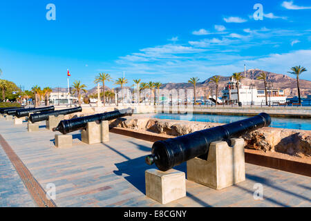 Musée Naval de Cartagena en canon avec le port à Murcia Espagne Banque D'Images
