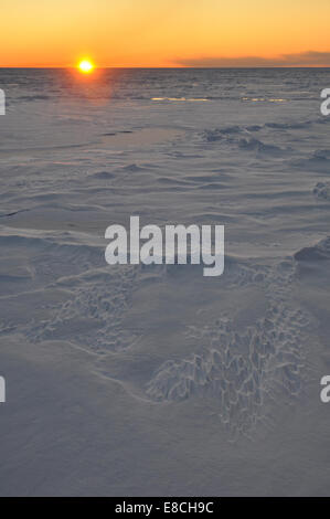 Coucher de soleil depuis le sommet du monde Le soleil plonge sous l'horizon du 1er septembre, 2009. Banque D'Images