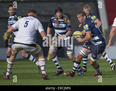 Manchester, Greater Manchester, UK. 5Th Oct, 2014. 5e septembre 2014, la vente de 2e rangée JONATHAN MILLS fait une pause durant les Sale Sharks -V- guêpes match au stade AJ Bell : Crédit : Steve Flynn/ZUMA/Alamy Fil Live News Banque D'Images