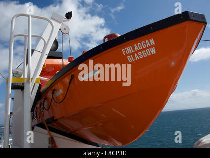 Macbride calédonien (CalMac) car-ferry Finlaggan, en route de Kennacraig à Port Askaig Islay Banque D'Images