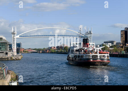 Mersey Ferries 'MManchester Ship Canal bateau de croisière', 'le nowdrop', arrivant à Salford Quays, Manchester, Angleterre, RU Banque D'Images