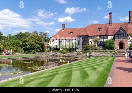 RHS Wisley building et canal Surrey Banque D'Images