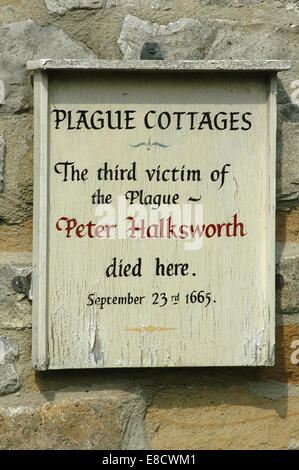 Eyam plague cottages sign Banque D'Images