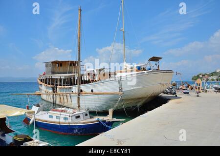 Krvavica quais - côte adriatique en Croatie Banque D'Images