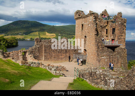 Ruines du château d'Urquhart sur les rives du Loch Ness, Highlands, Écosse Banque D'Images