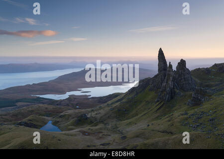 Une vue de l'ancien homme de Storr sur l'île de Skye, Écosse Banque D'Images