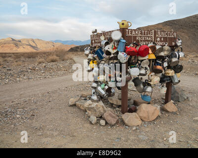 Théière Junction, sur la route de l'Hippodrome, la vallée de la mort, Death Valley National Park, California, USA Banque D'Images