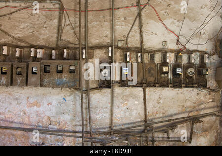 Compteurs électriques vétustes, La Havane, Cuba Banque D'Images