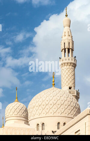 Dôme et minaret, mosquée de Jumeirah à Dubaï, Dubaï, Émirats Arabes Unis Banque D'Images