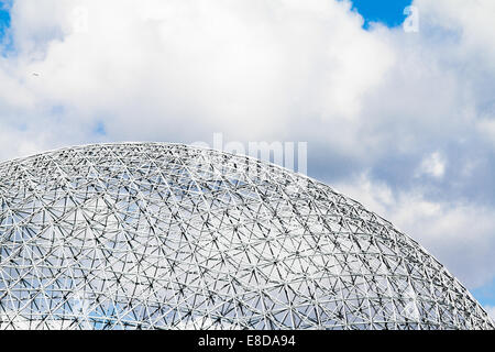 La structure de la Biosphère de Montréal détails et nuages Banque D'Images