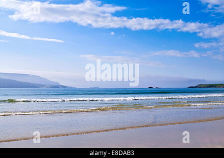 Belle plage, mer calme, ciel voilé, temps Balnakeil Bay, Durness, Sutherland, dans les Highlands, en Écosse, Royaume-Uni Banque D'Images