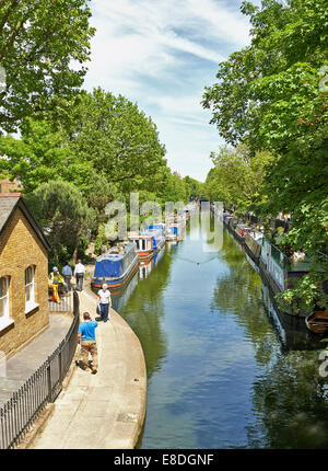 Bateaux sur le Regents Canal à la petite Venise à Londres, Angleterre Banque D'Images