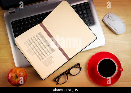 Image composite de l'interface d'affaires avec des graphiques et des données Banque D'Images