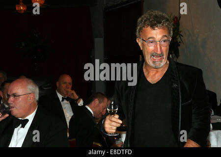 L'ancien patron de l'équipe F1 et BBC pundit Eddie Jordan participe à un dîner de célébration au cours de l'exécution du Beaujolais en France Banque D'Images