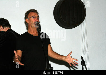 L'ancien patron de l'équipe F1 et BBC pundit Eddie Jordan participe à un dîner de célébration au cours de l'exécution du Beaujolais en France et joue sur la Banque D'Images