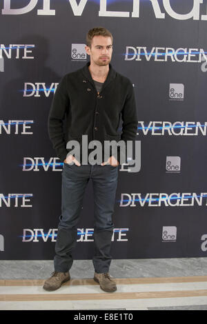 «Divergente' photocall à Madrid comprend : Theo James Où : Madrid, Espagne Quand : 03 Avr 2014 Banque D'Images