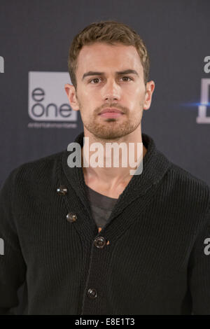 «Divergente' photocall à Madrid comprend : Theo James Où : Madrid, Espagne Quand : 03 Avr 2014 Banque D'Images