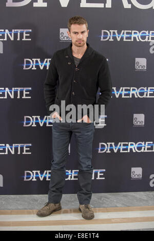 «Divergente' photocall à Madrid comprend : Theo James Où : Madrid, Espagne Quand : 03 Avr 2014 Banque D'Images