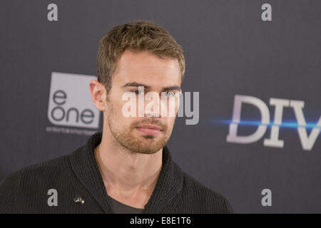 «Divergente' photocall à Madrid comprend : Theo James Où : Madrid, Espagne Quand : 03 Avr 2014 Banque D'Images