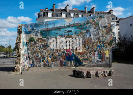 Peinture murale sur le mur de la rue vieille ruine, Nantes, France Banque D'Images