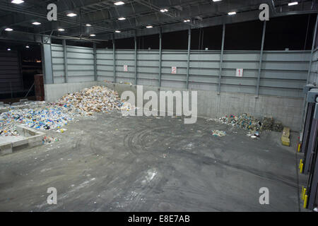 Montagnes de déchets dans la zone de basculement à partir de la bordure de New York, le programme de recyclage de recyclage municipaux les Sims Banque D'Images