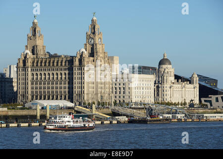 Le Liver Building et trois grâces sur le front de mer de Liverpool Banque D'Images