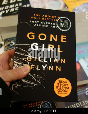 Fille 'gone' thriller à succès par Gillian Flynn dans une librairie, Londres Banque D'Images