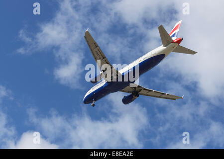 British Airways Airbus A320 sur l'approche finale sur l'aéroport de Manchester UK Banque D'Images