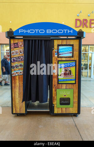 Un kiosque Photo Booth dans l'Outlet Shoppes at Oklahoma City, Oklahoma, USA. Banque D'Images