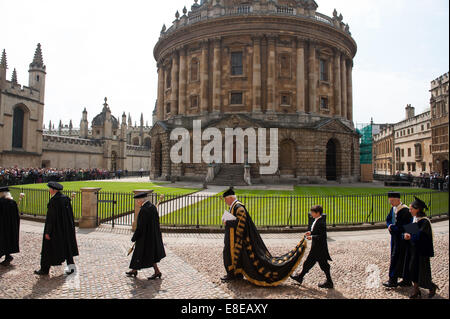 Lord Chris Patten, actuel chancelier de l'Université d'Oxford, au cours d'Encaenia, où des diplômes honorifiques sont attribuées. Banque D'Images