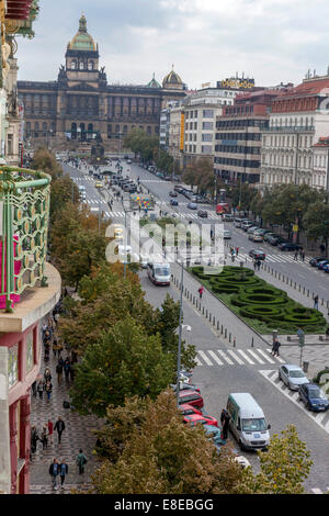 Prague place Venceslas vue sur le boulevard depuis le balcon du Grand Hotel Europa, Musée National Prague centre-ville, Tourisme République Tchèque Banque D'Images