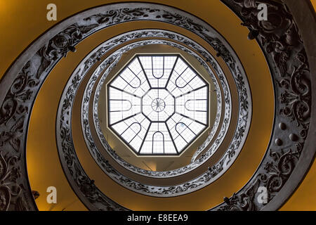 Bramante une double hélice escalier escalier dans le musée du Vatican, Cité du Vatican Banque D'Images
