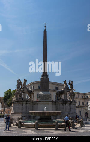 Fontana dei Dioscuri en face du Palazzo del Quirinale, Rome, Italie Banque D'Images