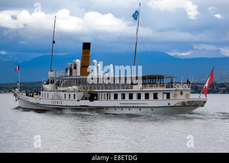 Bateau à aubes 'Savoie' croisière sur le lac de Genève (Suisse) Banque D'Images