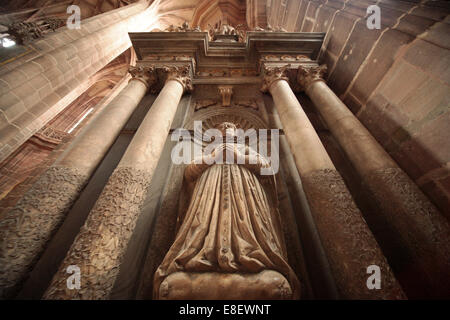 Statue à l'intérieur de l'église Lorenzkirche gothique ou l'église Saint-Laurent, Nuremberg, Middle Franconia, Bavaria, Germany Banque D'Images